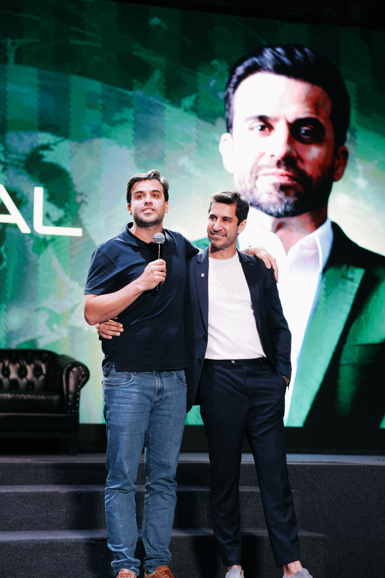 Diego Vicente e Pablo Marçal no palco do MMV